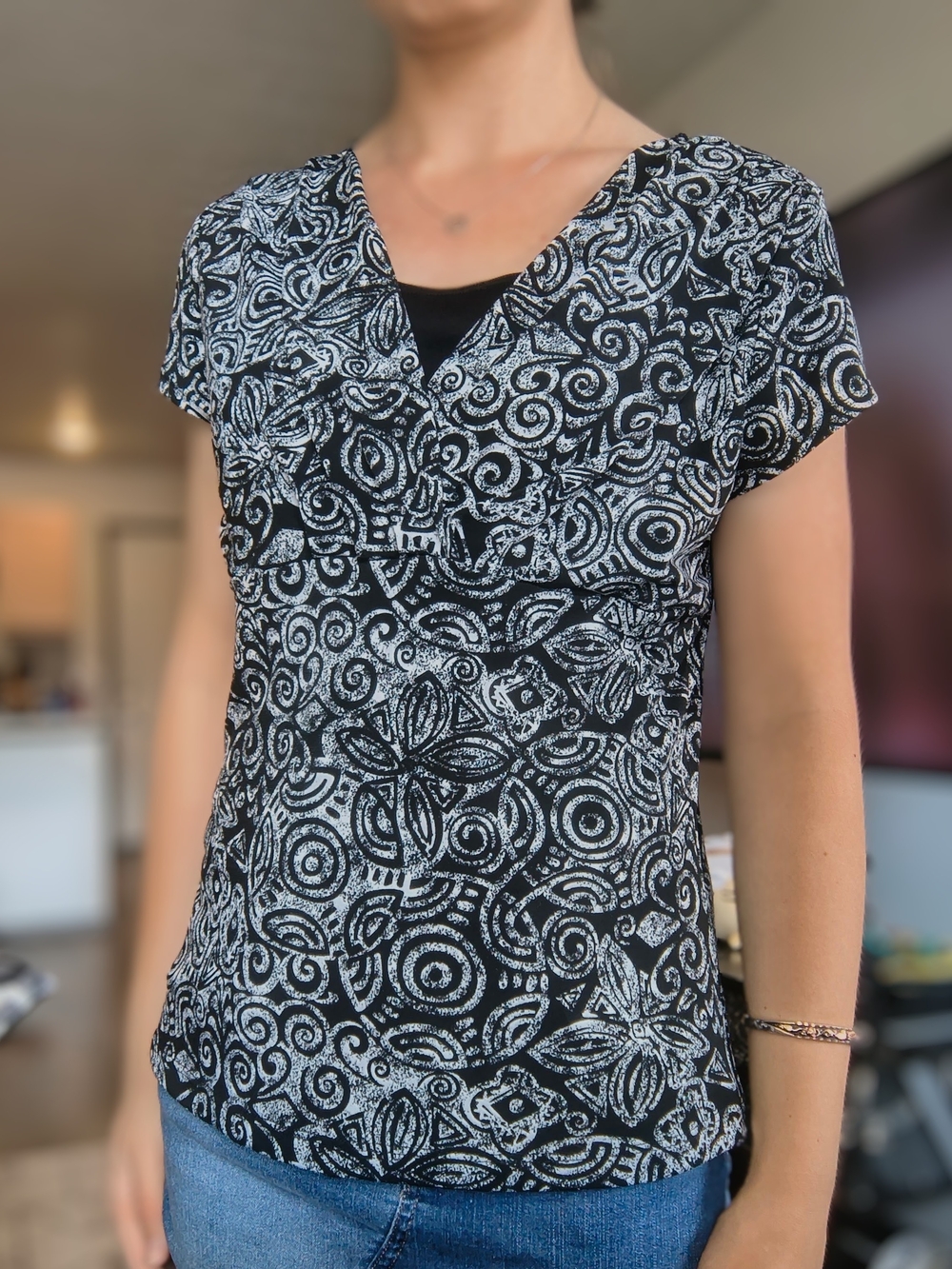 Perception Concept Black White Short Sleeved V Neck Swirl Pattern Blouse Size M